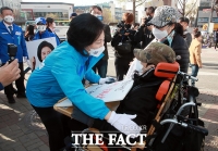  발달장애인과 만난 박영선 [포토]