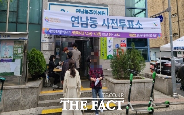 유권자들은 코로나19 상황 속에서도 차분하게 소중한 한 표를 행사했다. /문혜현 기자