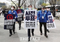  사전투표 독려하는 김태년 [TF사진관]