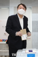  투표하는 윤석열 전 검찰총장 [포토]