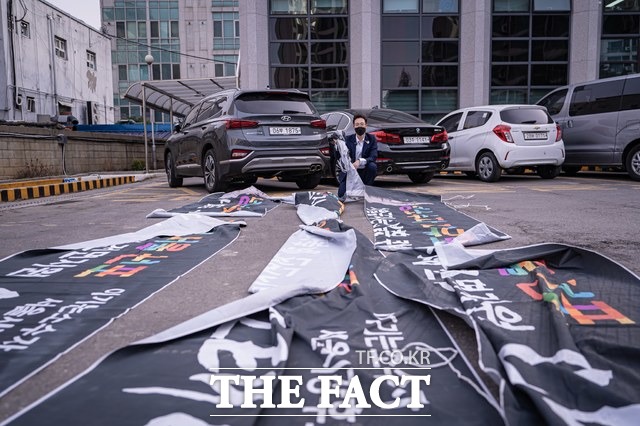 서울 마포경찰서는 오태양 미래당 서울시장 후보 현수막을 훼손한 범인들을 입건했다고 5일 밝혔다. /뉴시스
