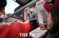  오세훈, '사인도 해드려요~' [포토]