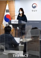  대북 관련 현안브리핑하는 이종주 통일부 대변인 [포토]