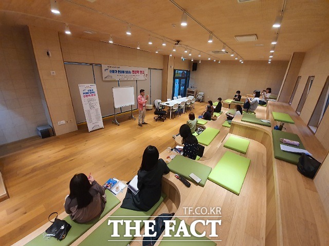 전북 남원시어린이청소년도서관이 문화체육관광부 주관, 한국도서관협회 주최로 전국 공공도서관에 지원하는 2021년 도서관 길 위의 인문학 공모사업에 선정됐다. /남원시 제공