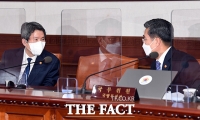  대화 나누는 '통일·국방' 장관 [포토]