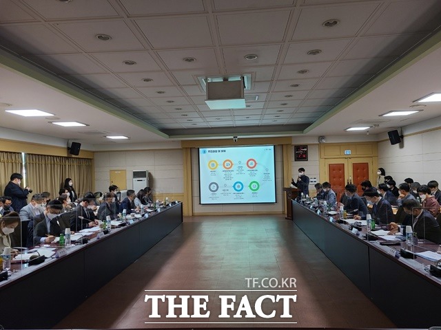 7일 전남 광양시청에서 열린 남해안남중권 발전전략 수립 공동연구 착수보고회 모습/경남도 제공