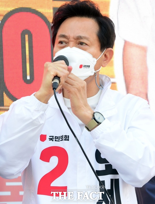 오세훈 국민의힘 서울시장 후보는 보궐선거 투표일인 7일 공정과 정의를 다시 세우겠다며 지지를 호소했다. 지난 6일 노원구 유세하는 오 후보. /이새롬 기자