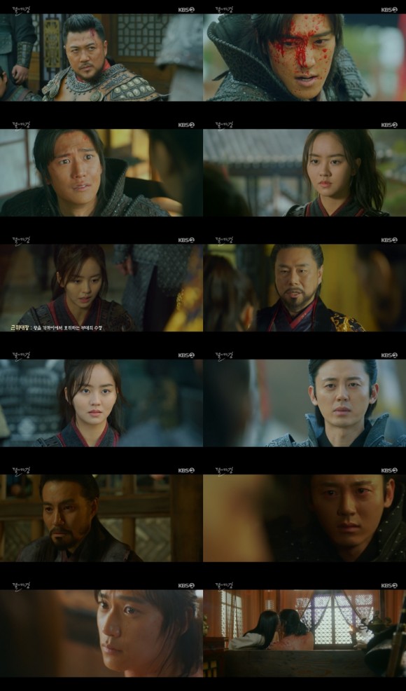 KBS2 달이 뜨는 강 김소현과 나인우가 핏비린내 나는 전투 속에서도 서로를 향한 애틋한 마음을 드러냈다. /KBS2 제공