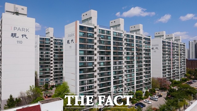 9일 업계에 따르면 대우건설은 사업비 3600억 원 규모의 경기 용인 수지구 현대아파트 리모델링 사업 수주에 공을 들이고 있다. /이재빈 기자