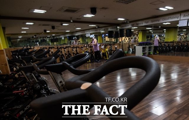 서울대학교 학생들이 함께 운동을 하면서 집단감염으로 이어졌다. 사진은 해당 기사와 직접적 관련 없음./ 이동률 기자