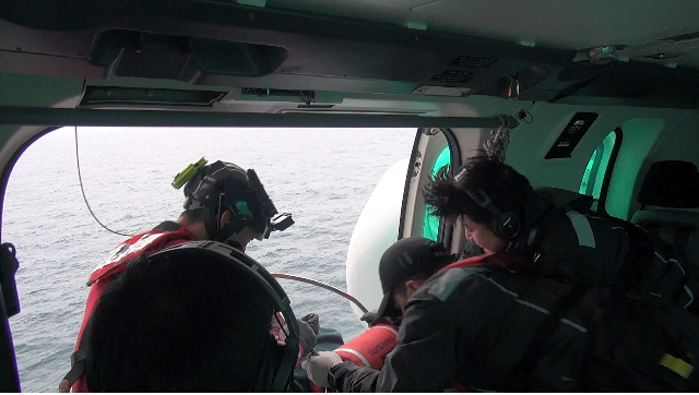 제주지방해양경찰청(청장 오상권)은 9일 서귀포 남방 290해리 해상에서 조업 중이던 어선에 응급환자가 발생했다는 신고가 접수돼 헬기를 긴급출동 시켰다고 밝혔다. / 제주해양경찰청 제공