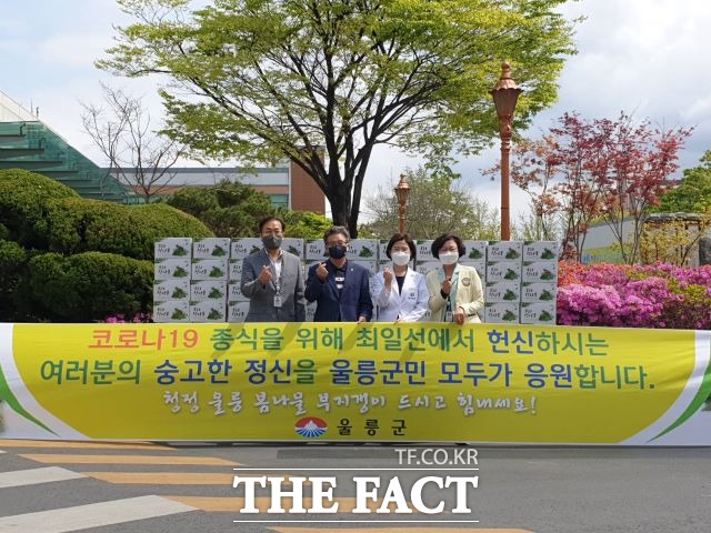 김병수 울릉군수는 코로나 19와 맞서 싸우는 대구․경북지역 의료진의 희생정신에 감사한 마음을 전하고, 영양이 풍부한 울릉도 청정 풋산채로 의료진들의 건강관리에 도움이 되기를 바란다.고 전했다./울릉군 제공