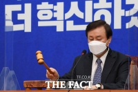  비대위 회의 주재하는 도종환 [포토]