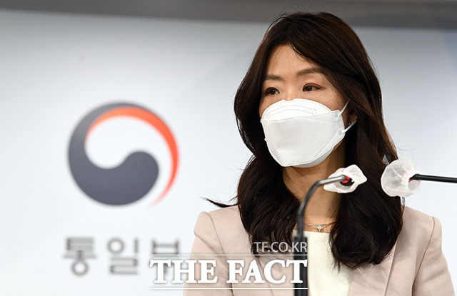 이종주 통일부 대변인이 12일 오전 서울 종로구 세종대로 정부서울청사에서 현안 관련 정례브리핑을 하고 있다./임영무 기자