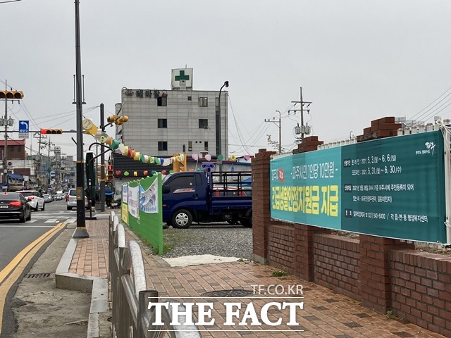 파주시가 5월 3일부터 제2차 긴급생활안정지원금을 지급한다.지급대상은 2021년 3월 28일 24시 기준 파주시에 주민등록을 둔 내국인과 결혼이민자,영주권이 있는 외국인을 포함한 47만 여명이다.소득 및 연령에 관계없이 1인당 10만원을 지역화폐 또는 신용카드 포인트로 지급한다./사진=안순혁 기자