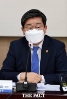  전해철 장관, '오세훈·박형준 자율 존중하며 협의'