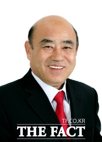 전남경찰청 반부패수사대가 13일 광양시청에 대한 압수수색에 나서 정현복 시장의 정치적 앞날에 암운이 드리우고 있다. /더팩트DB