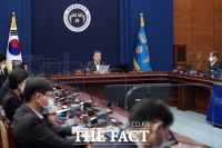  文대통령 '오세훈 첫 국무회의 참석 환영'…吳, '방역·부동산' 직언