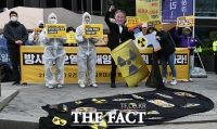  '후쿠시마 방사성 오염수 방류 결정'...일본 규탄하는 환경단체 [TF사진관]