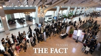  여행객들로 붐비는 김포공항 [포토]
