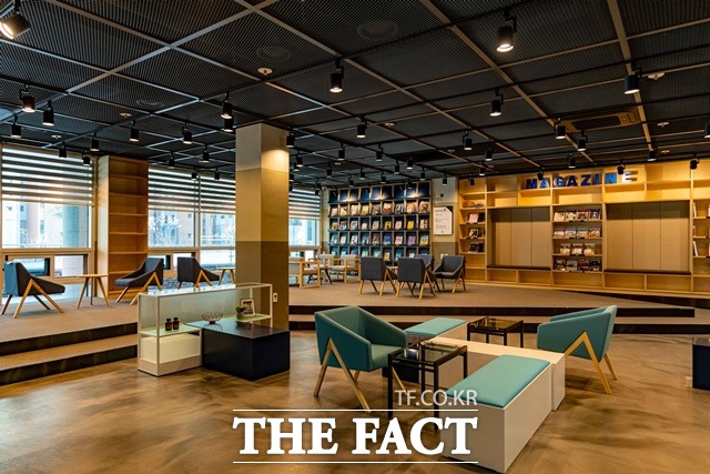 청주가로수도서관 북카페./청주시 제공