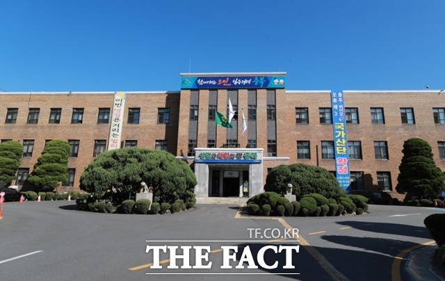 충북도가 한국무역협회 충북지역본부와 공동으로 수출기업 ‘반응형 외국어 홈페이지’ 제작을 지원한다./충북도 제공