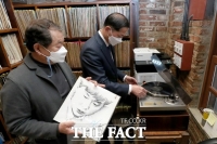  고양시,평생교육문화공간 화사랑 LP판 기증 받아