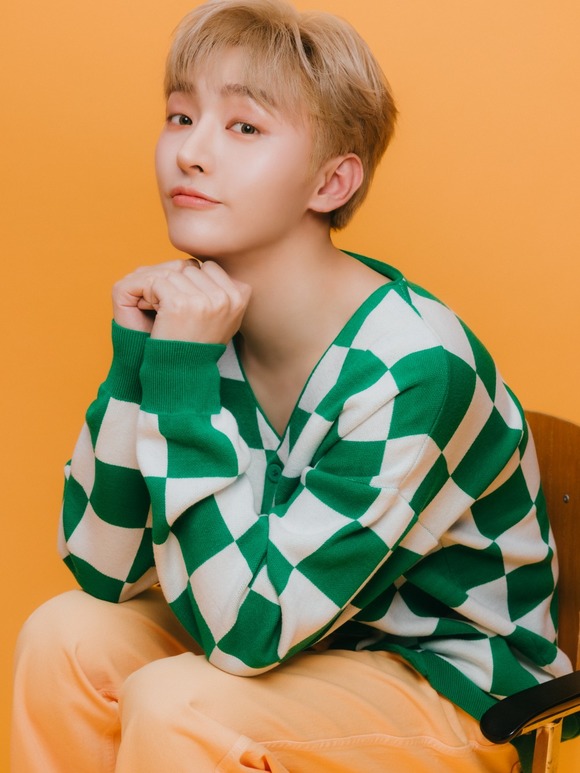 윤지성이 15일 2번째 미니 앨범 Temperature of Love를 발표한다. 사랑의 과정에서 일어날 수 있는 일들을 써 내려갔으며 다양한 형태의 사랑을 하면서 느끼는 감정들을 담았다. /LM엔터 제공