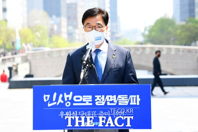 15일 서울 청계광장 찾은 우원식 더불어민주당 의원.
