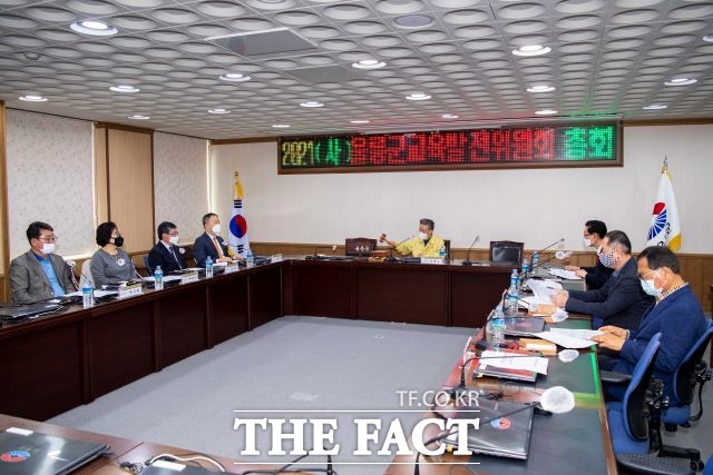 (사)울릉군 교육발전위원회는 15일 울릉군청 제2회의실에서 임원 10명이 참석한 가운데 이사회를 개최했다./울릉군 제공