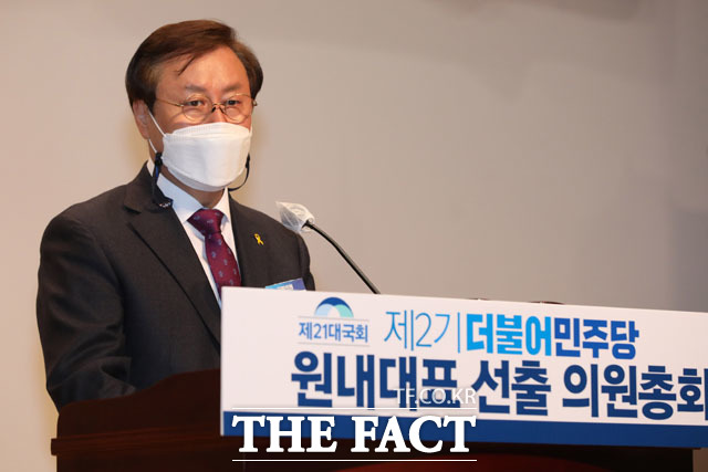 인사말 하는 도종환 비상대책위원장.