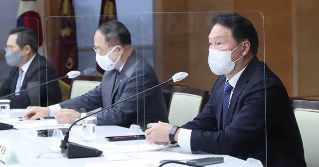 최태원 대한상공회의소(대한상의) 회장이 16일 서울 중구 대한상의 회관에서 열린 부총리·경제단체장 간담회에서 모두발언을 하고 있다. /대한상의 제공