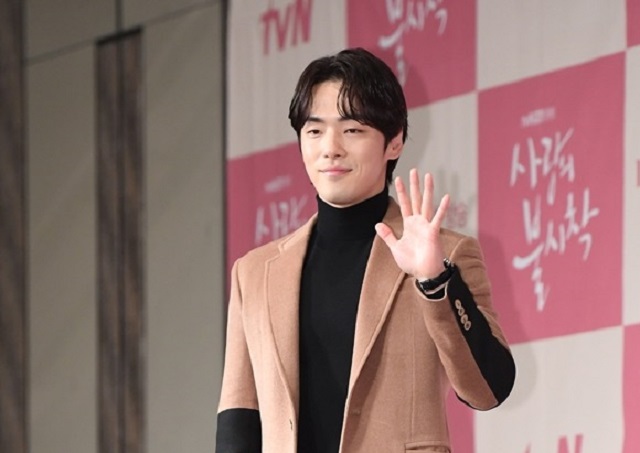배우 김정현이 2020년 12월 서울 종로구 포시즌스 호텔에서 열린 tvN 드라마 사랑의 불시착 제작발표회에 참석하고 있다. /더팩트 DB