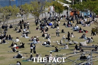  주말 인파 몰린 한강공원 [포토]