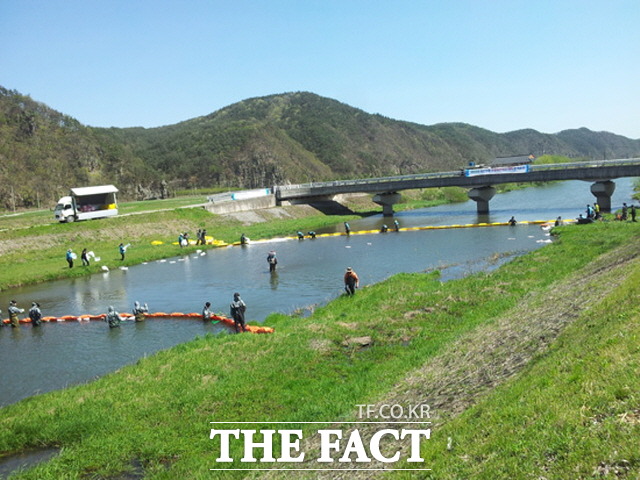 화순군이 동복천생태하천복원사업비로 교부받은 국고보조금 23억원을 15일 발표한 감사원 의결처리에 따라 전액 반환조치해야 할 상황에 처했다. 사진은 동복천 전경./화순군 제공
