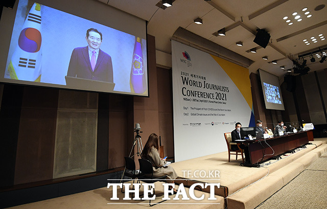 정세균 전 국무총리가 영상을 통해 축사를 하고 있다.