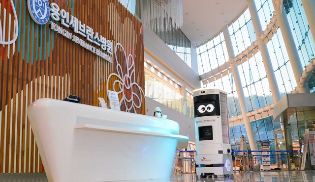 SK텔레콤이 용인세브란스병원과 함께 5G 복합방역로봇 Keemi를 구축했다. /SK텔레콤 제공