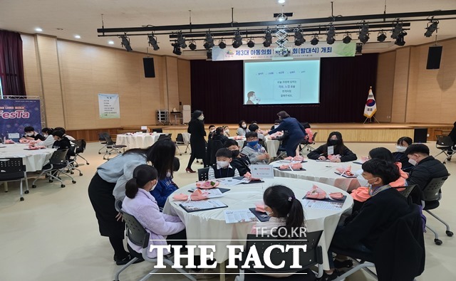 익산시가 아동 참여권 보장을 위해 아동의회도 운영하고 있다. 제3대 아동의원 44명이 활동하고 있으며 이들은 아동의 관점에서 정책 제안 모니터링에 참여한다. /익산시 제공