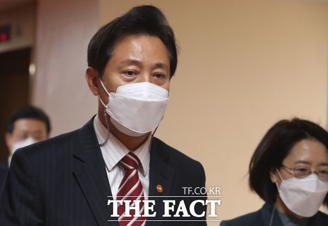 오세훈 시장이 전임 시장 시절의 성희롱 사건에 사과했다. /임영무 기자