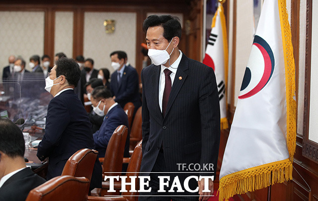 오세훈 서울시장이 국무회의에 참석하고 있다.