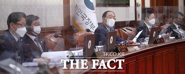 모두발언하는 홍남기 국무총리 직무대행.