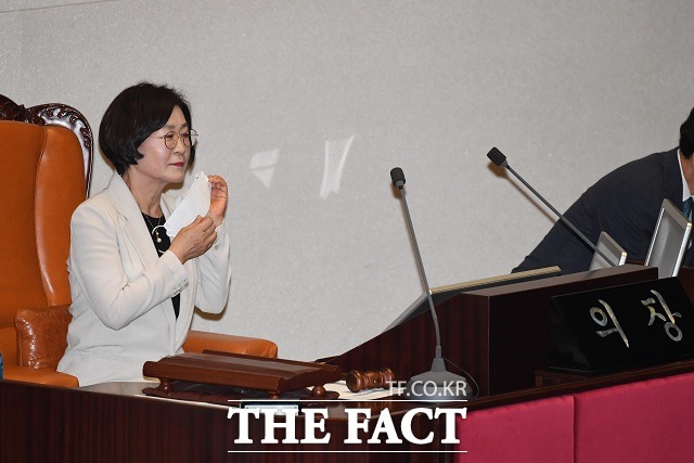 김상희 국회부의장이 19일 국회 본회의장에서 열린 대정부질문 과정에서 야당 의원들을 비꼬는 듯한 발언으로 논란의 중심에 섰다. /배정한 기자