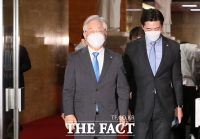  윤호중 위원장 찾은 이재명 경기도지사 [TF사진관]