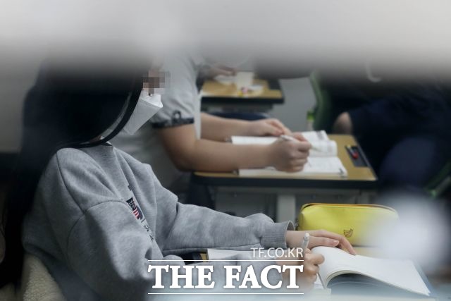 서울시는 학교에 시범적으로 자가검사 키트를 도입하겠다고 밝히며 식약처와 질병청에서 허가 하지 않은 것을 도입하는 것은 아니라고 강조했다. 사진은 해당 기사와 직접적 관련 없음. /남용희 기자