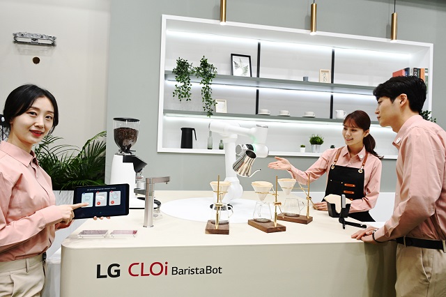 LG전자는 720㎡ 규모 부스를 마련하고 LG 그램, LG 울트라기어 등 혁신 IT 제품과 LG 올레드 TV, LG 클로이 바리스타봇 등을 소개한다. /LG전자 제공