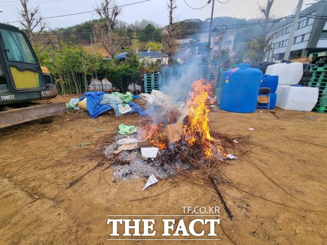 전북 임실군이 환경오염 행위에 대한 집중단속 중이다. 불법소각·투기 적발 시 과태료 최대 100만원이다. /임실군 제공