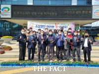  천안 직산농협, 소상공인에 피튜니아 꽃 선물
