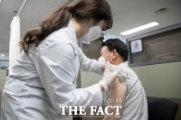  'AZ 접종 후 사망' 70대, 사인 심근경색 진단…유족 '어이가 없네'