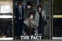  법원 나서는 이용수 할머니 [포토]