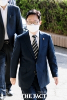  법무부로 출근하는 박범계 장관 [포토]